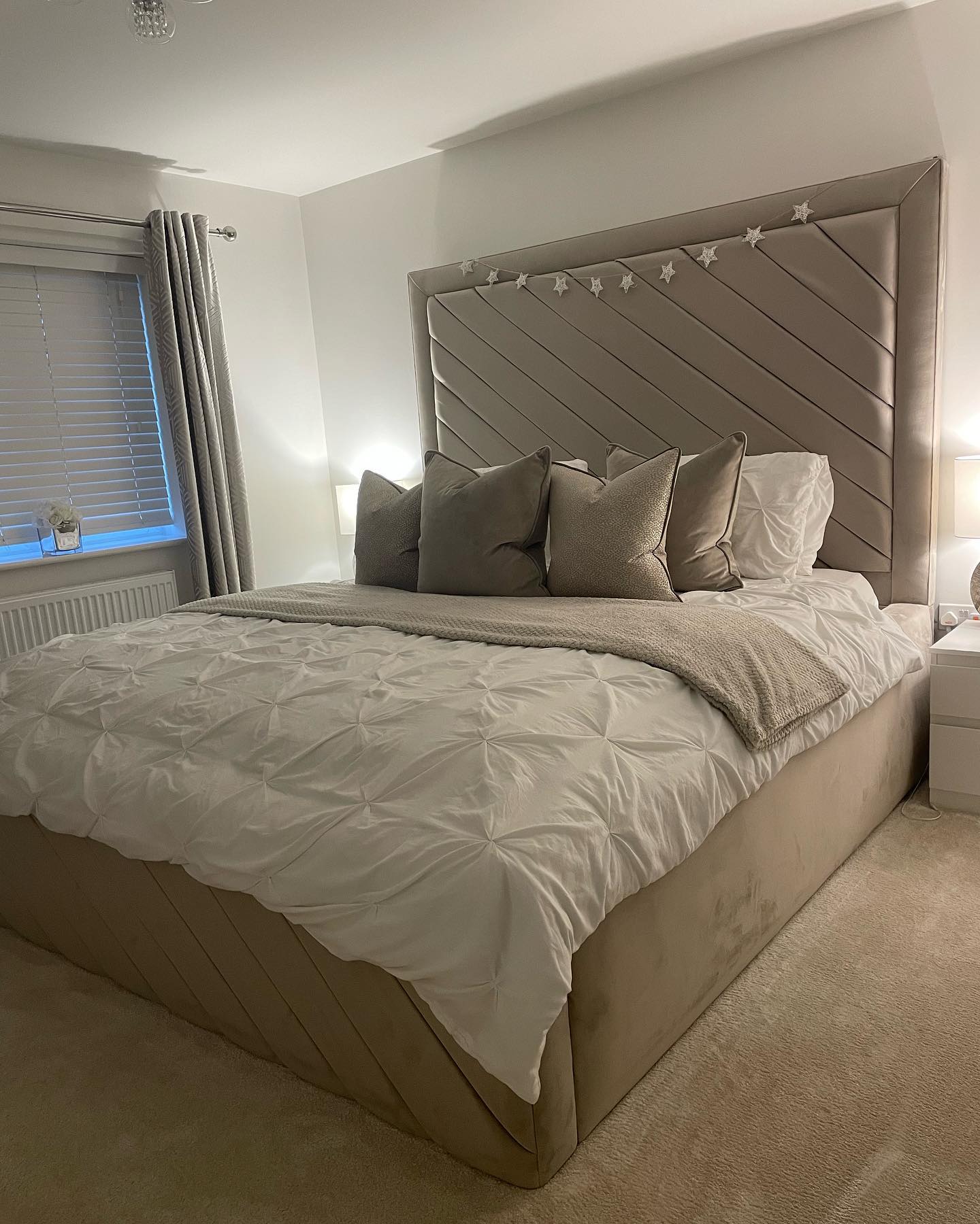 18'' Sides Sunshine Studded Upholstered Bed/Ottoman/Storage/Luxury Bed Britainsleep